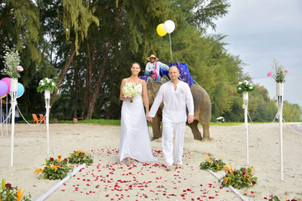 Long Beach Elephant Marriage : Henrieta + Martin