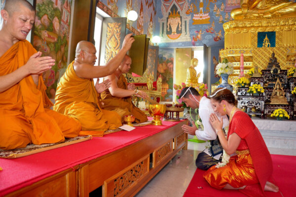 Krabi Temple Buddhist Blessing : Laurianne + Sebastien
