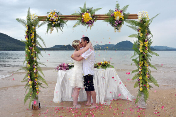 Nok Island Beach Wedding : Renae + Clint