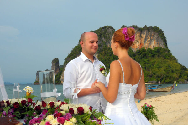 Pakbia Island Beach Marriage : Maja + Sasa